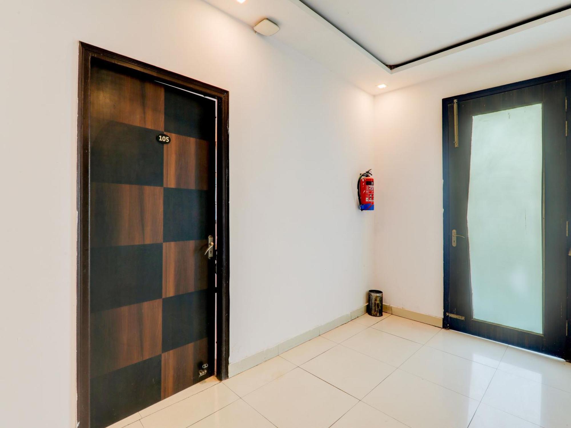 Super Collection O Kiara Guest House Лакнау Екстериор снимка
