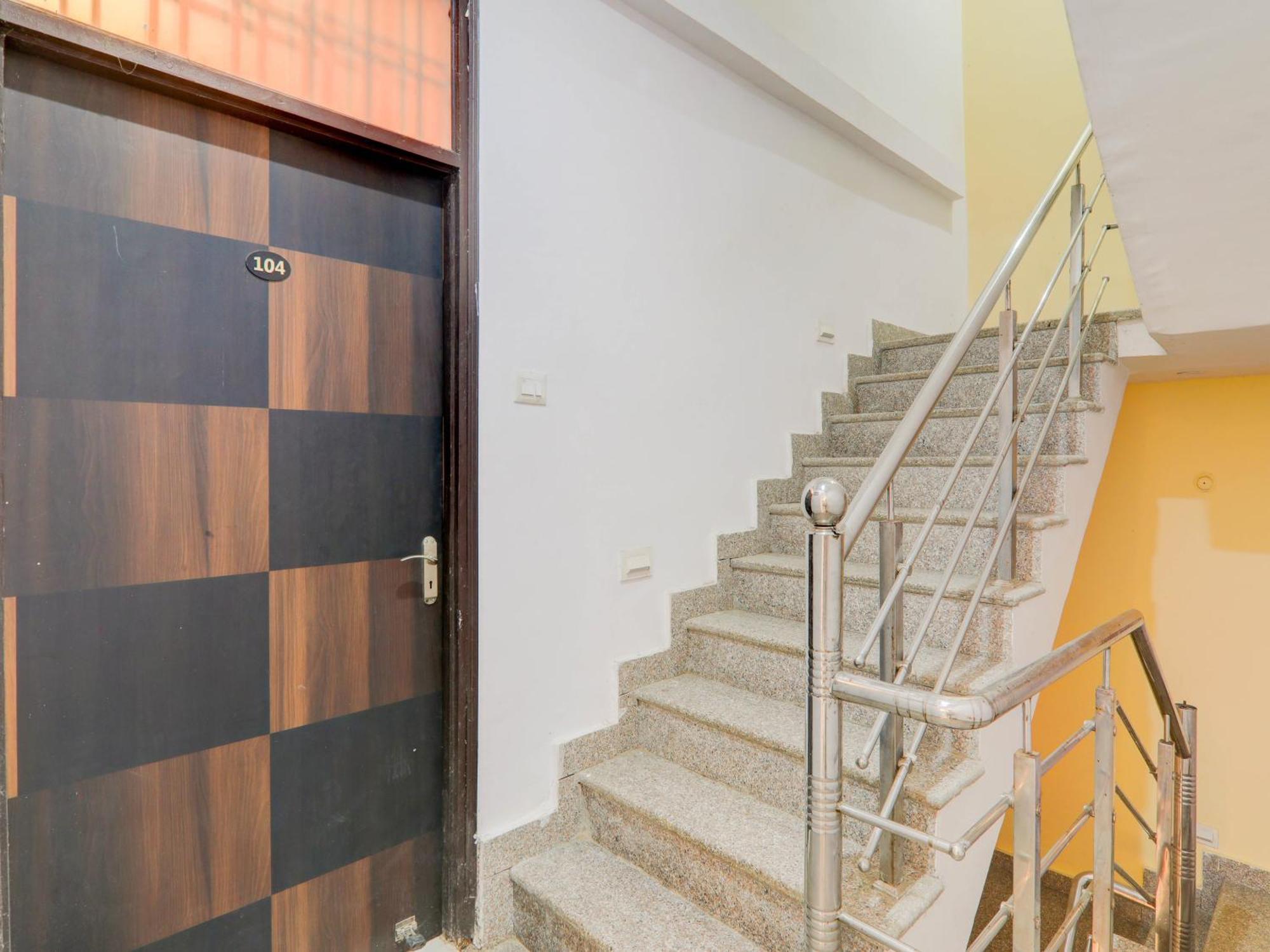 Super Collection O Kiara Guest House Лакнау Екстериор снимка