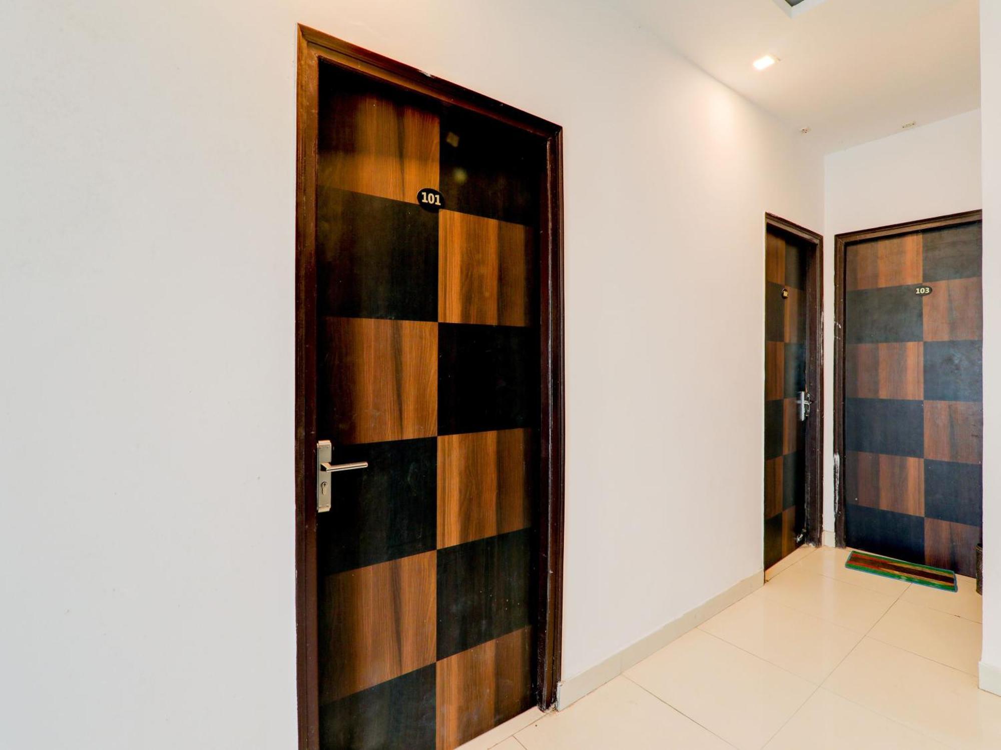 Super Collection O Kiara Guest House Лакнау Екстериор снимка