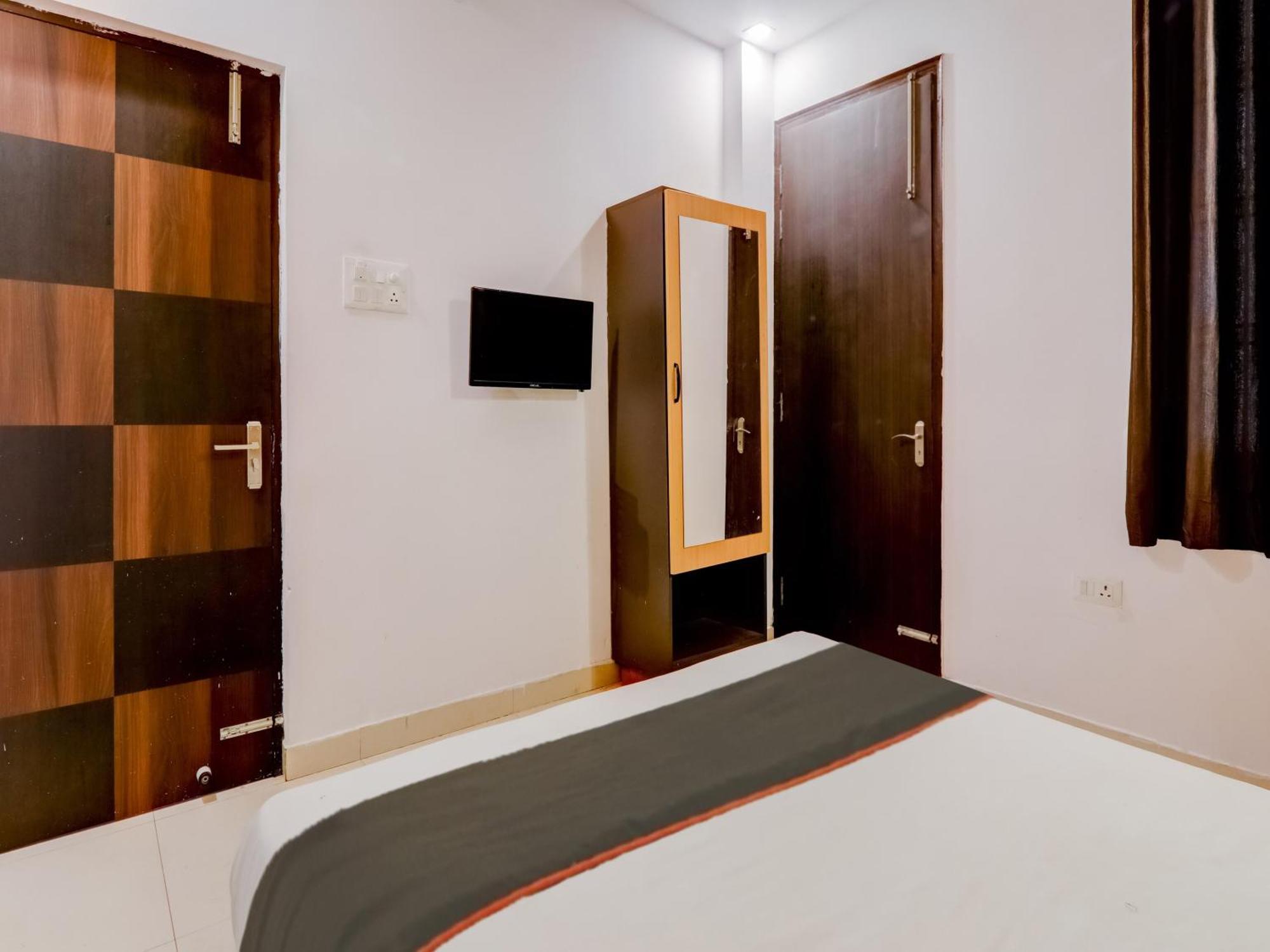 Super Collection O Kiara Guest House Лакнау Екстериор снимка