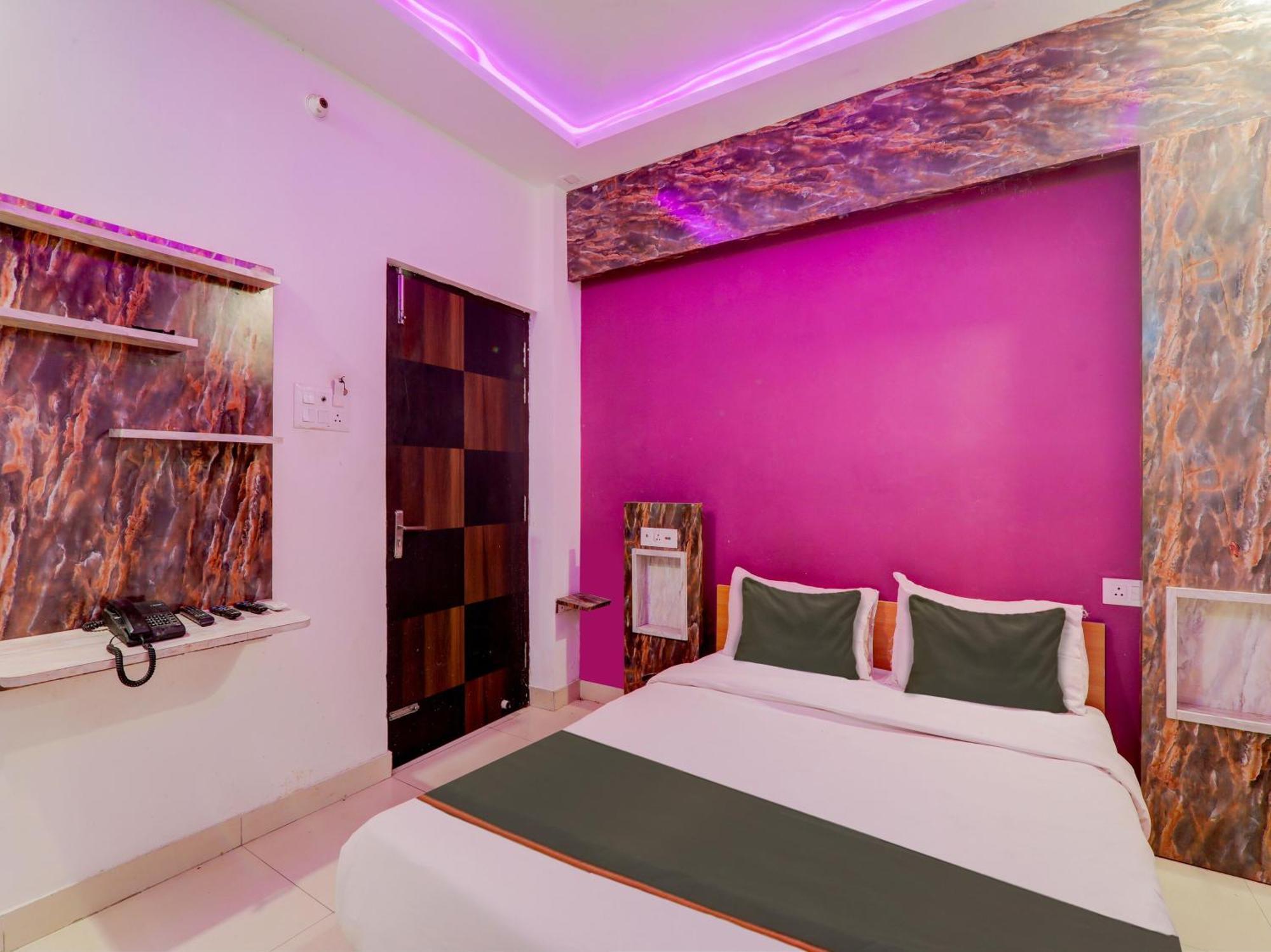Super Collection O Kiara Guest House Лакнау Екстериор снимка